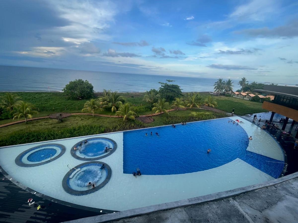 Seafront Residences Vacation Getaway Сан Хуан Екстериор снимка