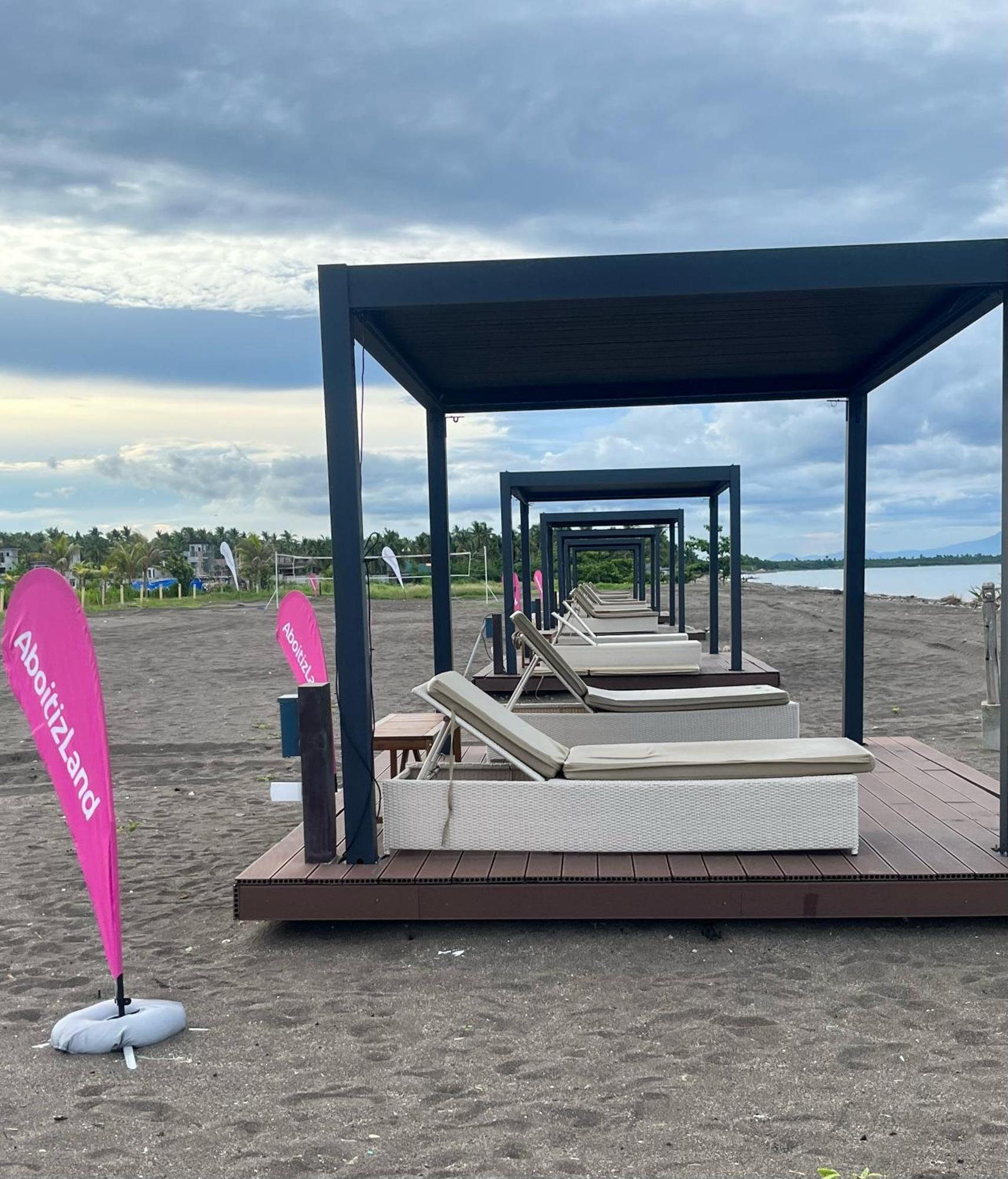 Seafront Residences Vacation Getaway Сан Хуан Екстериор снимка