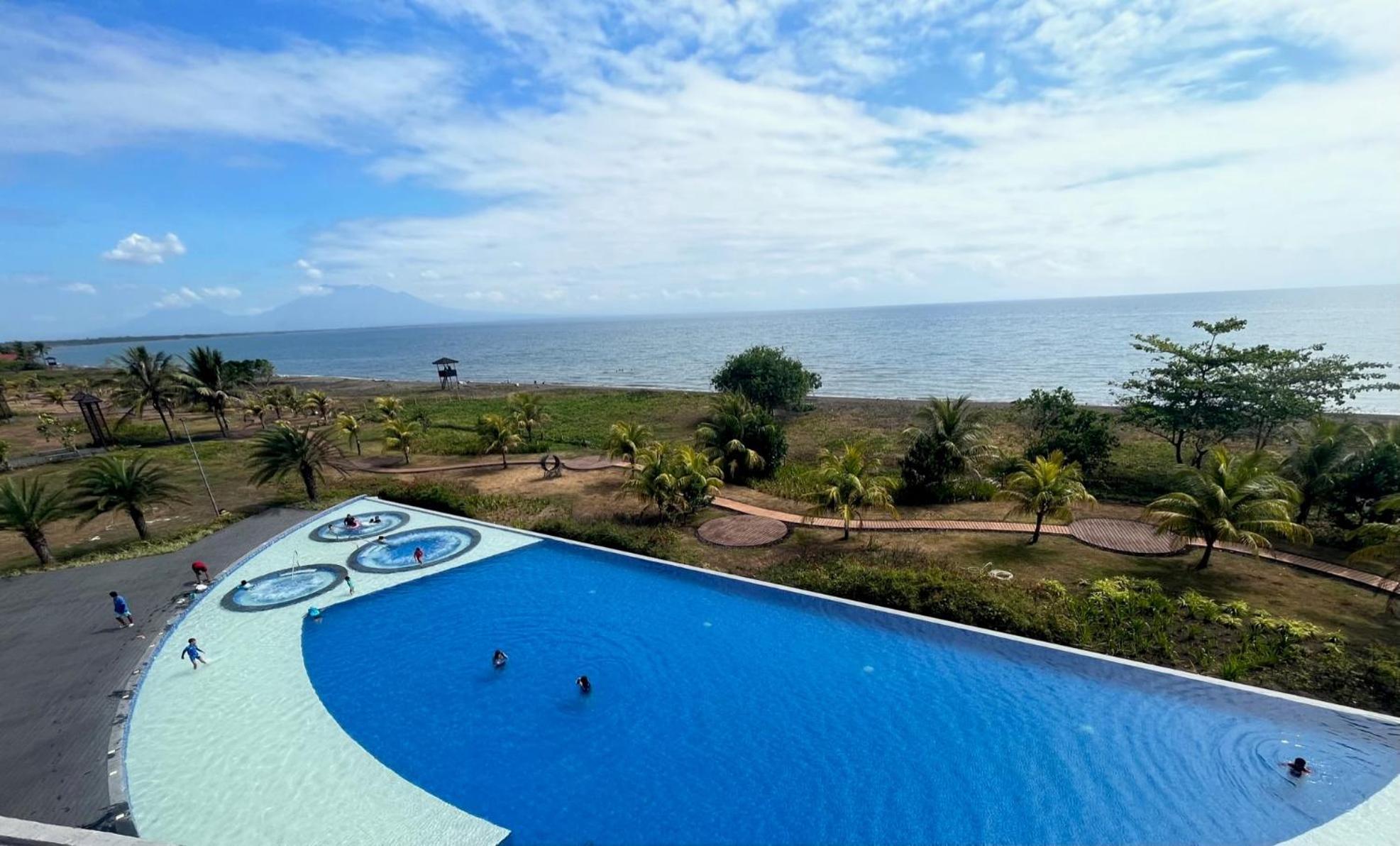 Seafront Residences Vacation Getaway Сан Хуан Екстериор снимка